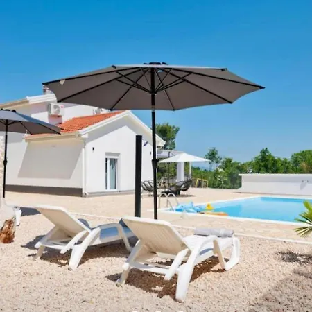 Rest For The Soul - Four Bedroom Zmijavci