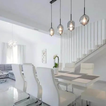 Rest For The Soul - Four Bedroom فيلة
